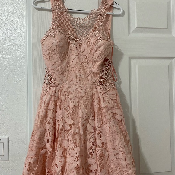 Teen dresses. Sizes medium. Perfect conditions. - Picture 4 of 6